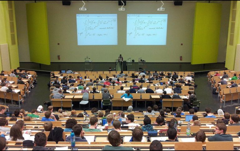 Suspendido. Luego de ser exhibido y denunciado, la UAA suspendió al maestro. Pixabay