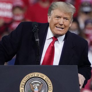 Trump tenía un asistente que le ponía música para calmar su ira, revela libro