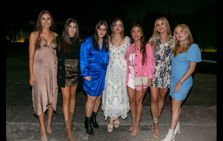 Novia con sus amigas GENTE BIEN JALISCO/JORGE SOLTERO