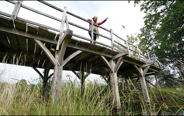 El puente, originalmente llamado Posingford Bridge, se construyó en 1907 y fue renombrado Poohsticks Bridge en 1997 por el hijo del fallecido autor, cuyos juguetes fueron la base para la serie de Pooh. AP / G. Fuller