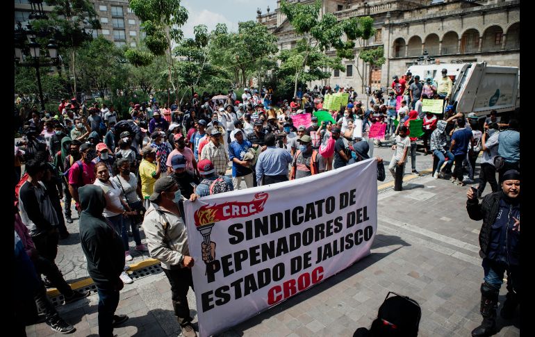 Los pepenadores se manifestaron por más de ocho horas por el cierre del vertedero Los Laureles. EL INFORMADOR/ G. Gallo