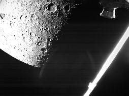 Después de sobrevolar Mercurio a altitudes de menos de 200 kilómetros, la nave espacial tomó una foto en blanco y negro de baja resolución con una de sus cámaras de monitoreo antes de alejarse nuevamente. AFP / EUROPEAN SPACE AGENCY