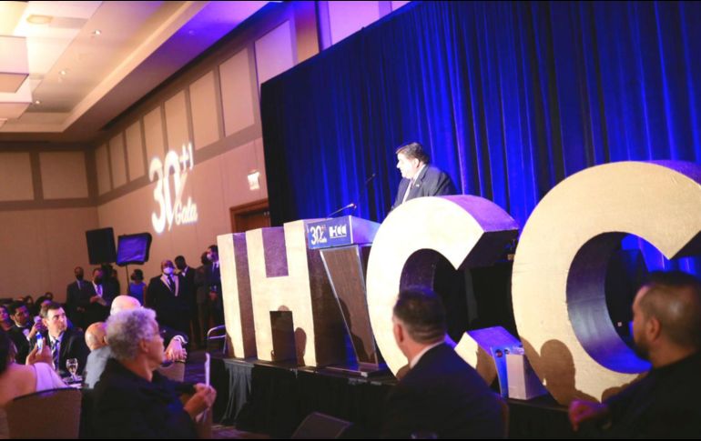 RECONOCIMIENTO. En su discurso, el gobernador JB Pritzker destacó la importancia del trabajo de la IHCC para evitar que miles de pequeños negocios latinos cerraran sus puertas en Illinois a causa de la pandemia. IHCC