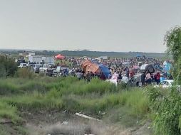 Desde la madrugada del sábado llegaron al sitio cientos de personas que ingresaron sobre la avenida Insurgentes. TWITTER / @conagua_mx