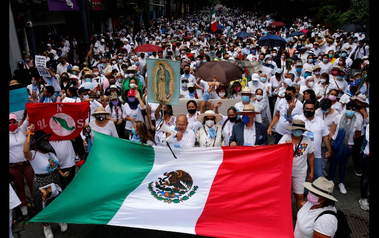 Manifestantes opositores al aborto marcharon por calles de Guadalajara. AFP/U. Ruiz