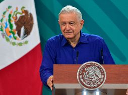AMLO insistió en que todos deben ser investigados por el UIF, SAT y Procuraduría Fiscal, pero pidió esperar a que salga toda la información sobre los montos. EFE