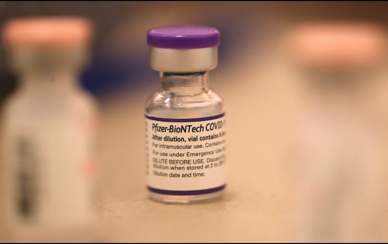 La agencia aprobó también el suministro de una tercera dosis de Moderna o Pfizer para las personas con sistemas inmunitarios frágiles. AFP / ARCHIVO