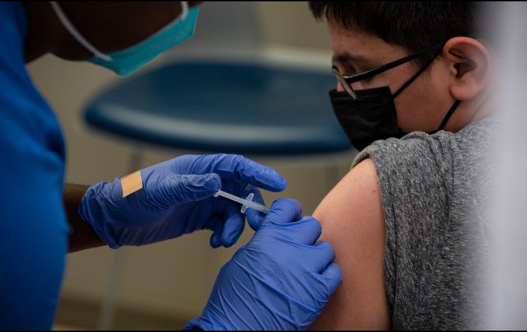 Ante hospitalizaciones, la eficacia de ambas dosis de Pfizer se mantiene en 90% durante las 24 semanas. AP/ARCHIVO