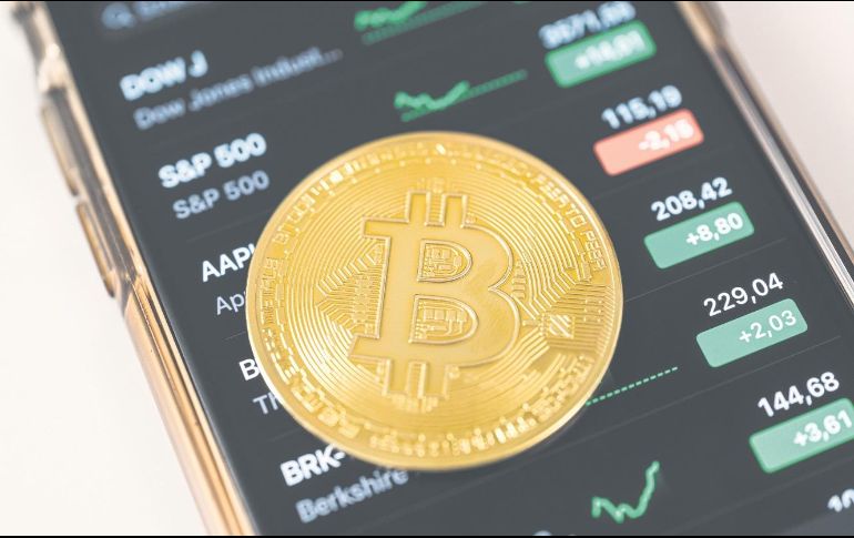 Por medio de dispositivos conectados a internet se pueden comprar bitcóins. ESPECIAL