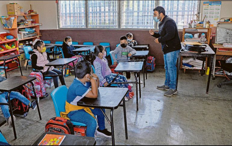 Ventilación. Expertos han señalado que lo más importante para evitar contagios es abrir ventanas o realizar actividades al aire libre. EFE