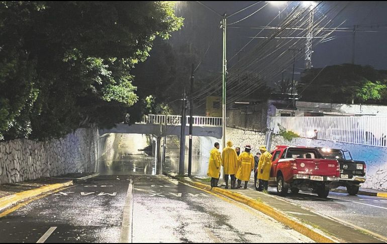 24 de septiembre. Un hombre murió tras quedar atrapado en su camioneta cuando se inundó el túnel ubicado en el cruce de Washington y Héroes Ferrocarrileros. ESPECIAL