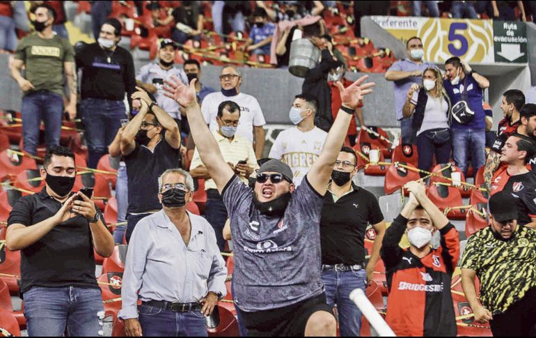 Estadios. Los aficionados acuden con cubrebocas y guardan la “sana distancia”. EL INFORMADOR/G. Gallo