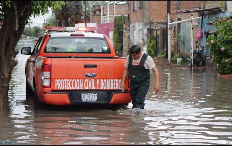 En el lugar trabajan autoridades operativas del gobierno municipal, dando auxilio a la población. ESPECIAL