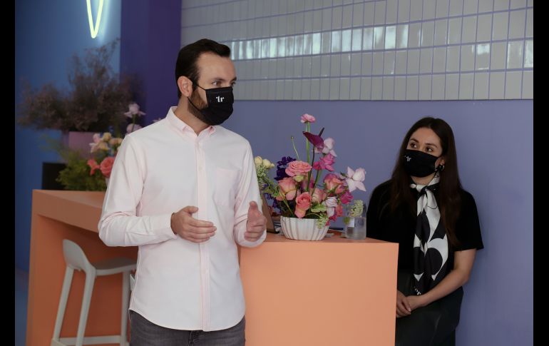 Presentación por Sergio Delgadillo y Ana García