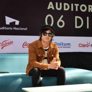 Siddhartha vive su "paraíso lunar", junto a Yuya y su hijo Mar