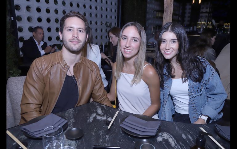 Diego Obregón, Ximena López de Lara y Roberta Pérez Verdía. GENTE BIEN JALISCO/ CLAUDIO JIMENO