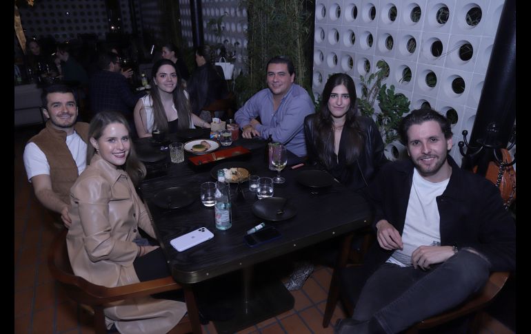 Gaby Ruiz, Rubén Silva, Jocelyn Rizo, Erik Barrera, Renata Ramal e Iñaki Christeinicke. GENTE BIEN JALISCO/ CLAUDIO JIMENO