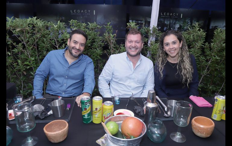 Gerardo López, Humberto Salas y Liz González. GENTE BIEN JALISCO/ CLAUDIO JIMENO
