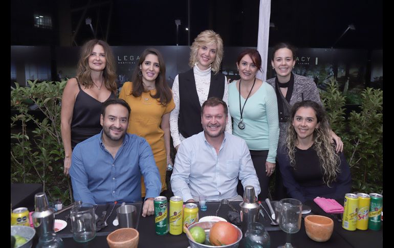 Martha Topete, Mariana Gutiérrez, Gladys Issa, Cecilia Flores, Fernanda Barajas, Gerardo López, Humberto Salas y Liz González. GENTE BIEN JALISCO/ CLAUDIO JIMENO