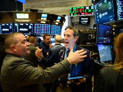 Las empresas de servicios públicos fue el único sector a la baja. AFP/ARCHIVO