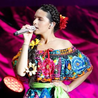 Ángela Aguilar tiene un cumpleaños musical