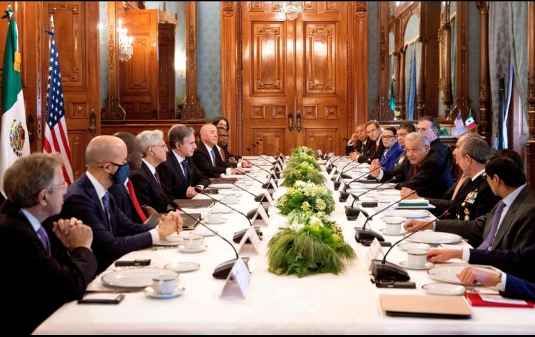 Las delegaciones de ambos países desayunaron en el Salón Leona Vicario del Palacio Nacional. EFE/Presidencia de México