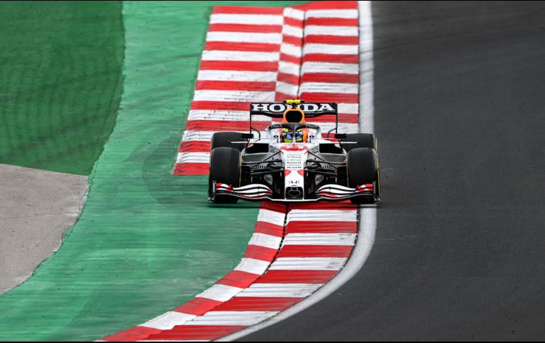 El mexicano arrancará sexto este domingo en el circuito Istanbul Park. AFP / O. Kose