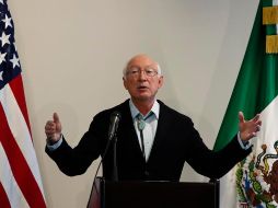 El embajador de Estados Unidos en México, Ken Salazar, habla durante una rueda de prensa en la Ciudad de México. EFE/J. Méndez
