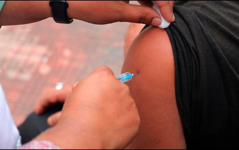 La Secretaría de Salud Jalisco informó que hace unos días se superaron los seis millones de dosis contra el COVID-19 aplicadas. EFE/F. Khan