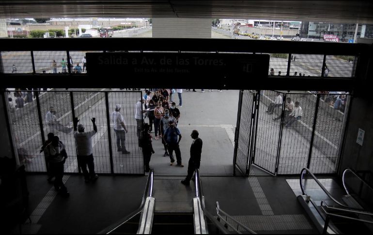 Debido a la celebración de la Romería, habrá otras restricciones en algunas estaciones del Tren Ligero. XINHUA / ARCHIVO
