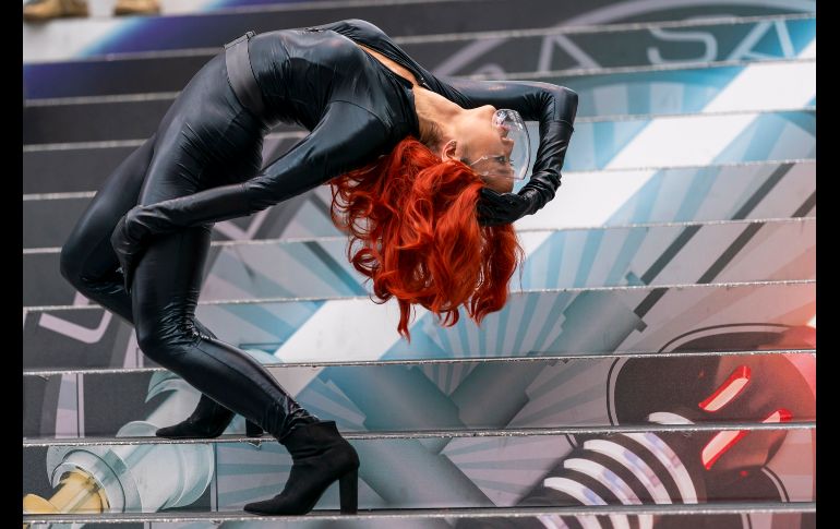 Una mujer acude disfrazada como Black Widow. AP/Invision/C. Sykes