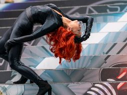 Una mujer acude disfrazada como Black Widow. AP/Invision/C. Sykes