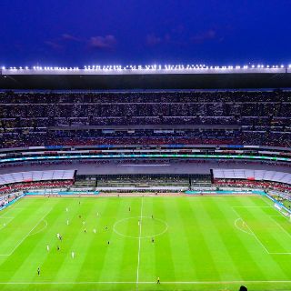 ¡Inaceptable! Captan en video pleito entre aficionados en el México vs Honduras