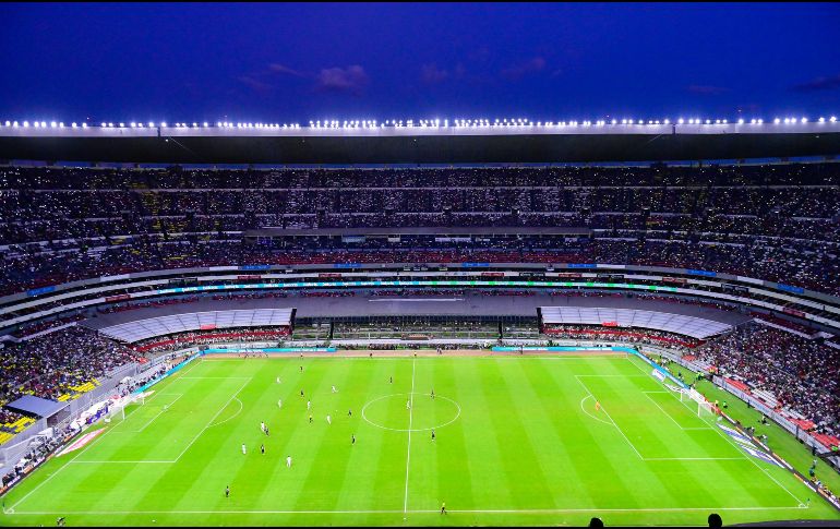 En redes sociales circulan videos donde se aprecia a fanáticos golpeándose en las gradas, específicamente en la zona más alta del inmueble. IMAGO7