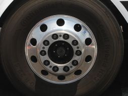 Realizar revisiones periódicas podría alargar la vida tus llantas. EL INFORMADOR/ARCHIVO