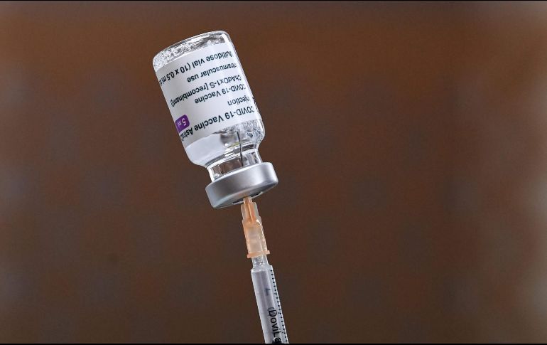 López-Gatell detalló que, hasta el momento, se han aplicado más de 108 millones de dosis, lo que equivale a 66.9 millones de mexicanos. AFP / ARCHIVO