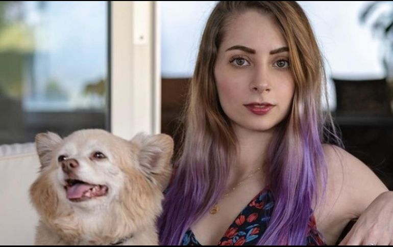 Steewy pasa el tiempo esperando a que YosStop regrese a casa.  ESPECIAL