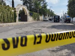 El hallazgo ocurrió la mañana de este martes en la calle Las Rosas, casi a su cruce con carretera a Chapala, en la colonia La Micaelita. ESPECIAL /