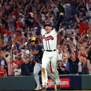 Freeman coloca a Bravos en Serie de Campeonato