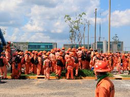 Denunciaron que son obligados a trabajar 10 horas y media diarias por un pago menor al que ofrecen otras compañías. EFE/M. López