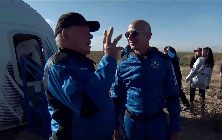 El actor canadiense William Shatner hizo historia al convertirse en la persona de mayor edad en llegar al espacio. EFE / BLUE ORIGIN