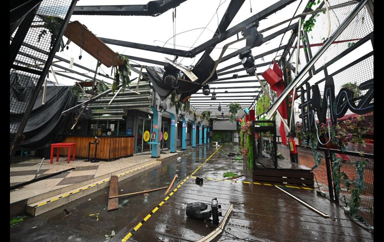 Afectaciones en un área de comercios en Mazatlán, Sinaloa. AP/R. Echeagaray