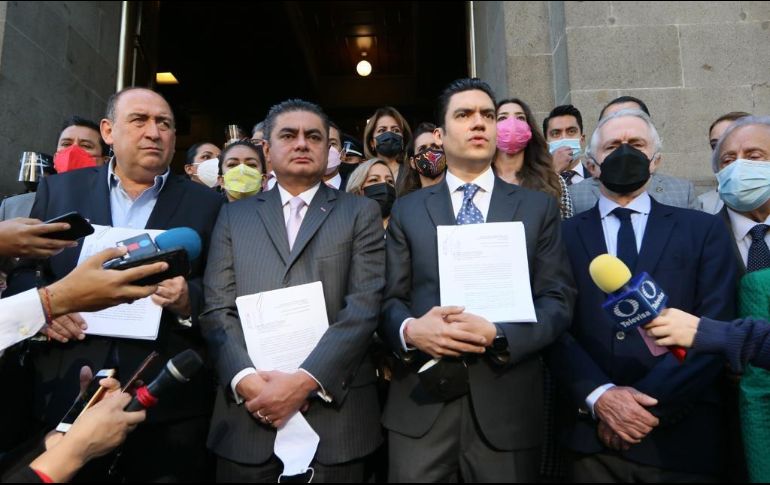 Los diputados Rubén Moreira, Luis Espinosa Cházaro y Jorge Romero Herrera acudieron a la SCJN a interponer el recurso.  TWITTER@JorgeRoHe