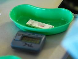 La obligatoriedad de los test PCR ha sido criticada por los altos precios que cobran los laboratorios por esas pruebas. EFE/J. Ross