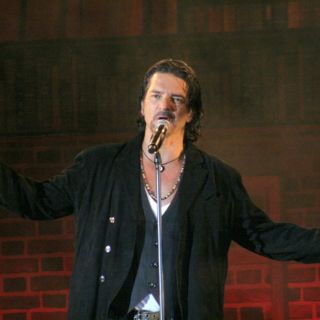 Puntual a lo prometido, Arjona publica el segundo sencillo de "Negro"