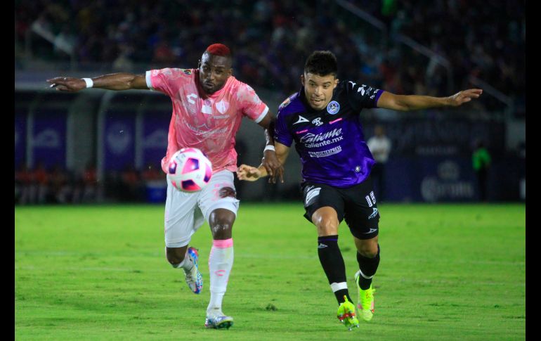 INSISTENTE. Julián Quiñones fue de lo más rescatable del Atlas, solo Vikonis le impidió que fuera su noche. IMAGO7