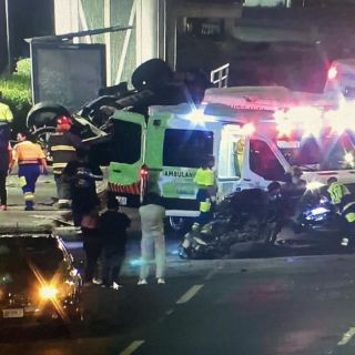 Choque entre tres vehículos en avenida López Mateos deja tres muertos