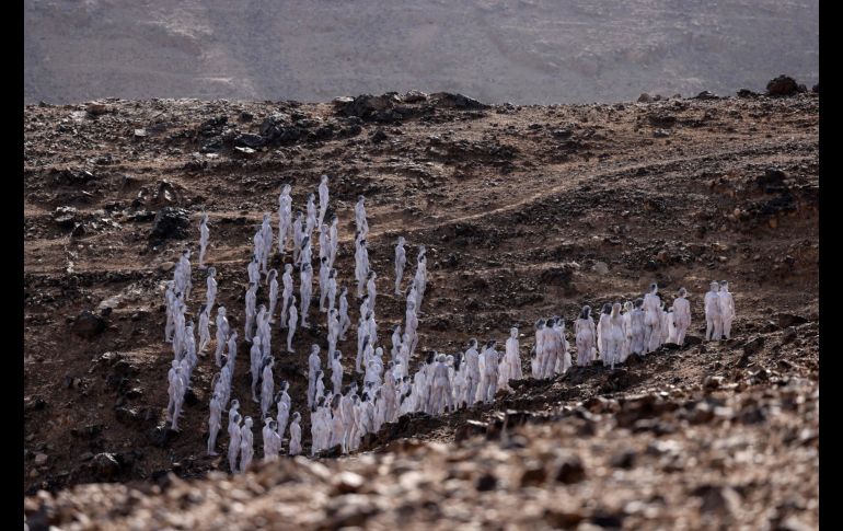 Con pintura blanca se busca evocar la historia bíblica de la esposa de Lot, de quien se dice se convirtió en estatua de sal. AFP/M. Kahana