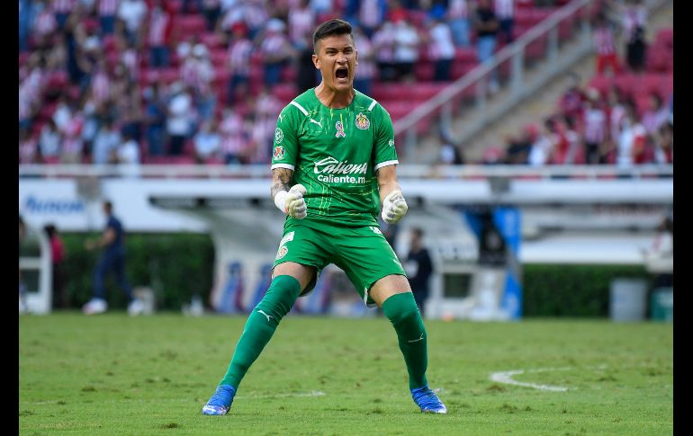 EUFÓRICO Y SEGURO. Raúl Gudiño se ha adueñado con solvencia del marco de Chivas. IMAGO7