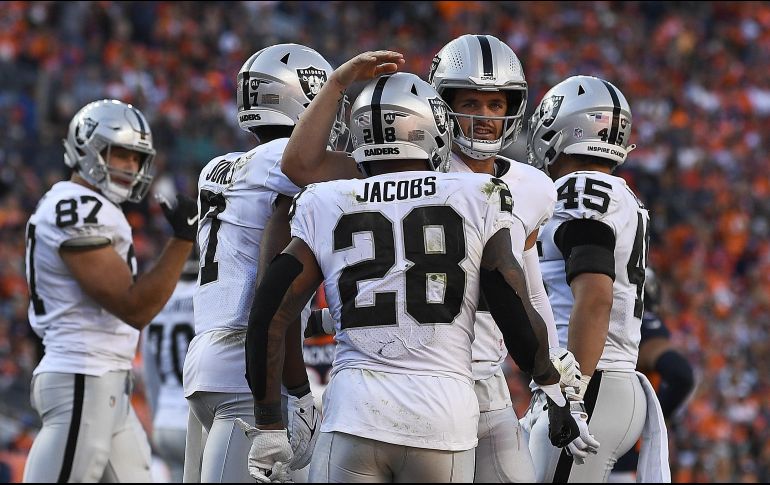 PIE DERECHO. Los Raiders de Las Vegas comenzaron la era post-Jon Gruden con una victoria. AFP/D. BRATFORD